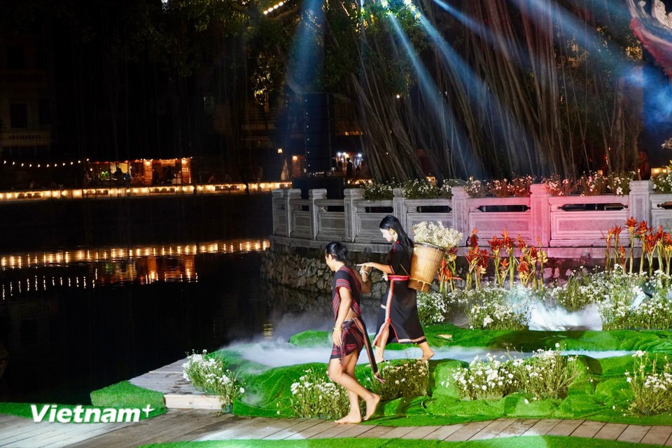 The event is part of the Thang Long – Hanoi Festival 2025, themed “Heritage – Connection – Era,” which is jointly organised by the Department of Culture and Sports and relevant units under the direction of municipal People’s Committee (Photo: VietnamPlus)