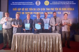 WebCRS company from Kerala signs memoranda of understanding on cooperation with several travel agencies and hotels in Phu Yen. (Photo: VNA)