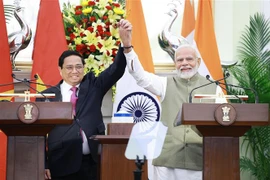 Prime Minister Pham Minh Chinh (L) and his Indian counterpart Narendra Modi at the joint press conference on August 1, 2024. (Photo: VNA)