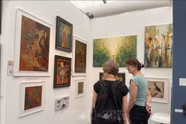 Artworks by 14 Vietnamese artists are on display at Affordable Art Fair 2024 held in London from May 8-12 (Photo: VNA)