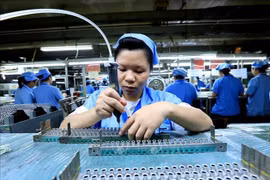 Manufacturing and processing components at Sankoh Vietnam Co., Ltd of Japan in Hoa Binh province - Illustrative image (Photo: VNA)