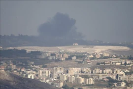 Smoke rises after an Israeli airstrike on Qantara, Lebanon on September 22, 2024. (Photo: Xinhua/VNA)