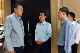 Thai Prime Minister Srettha Thavisin and Vietnamese Ambassador to Thailand Pham Viet Hung (4th, from left) at the incident scene (Photo: VNA)