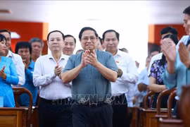 Prime Minister Pham Minh Chinh meets with voters in Can Tho city. (Photo: VNA)