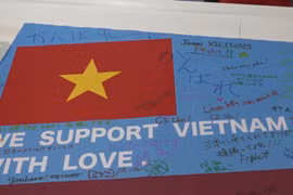 Japanese people cheer on Vietnam's ParaGames athletes