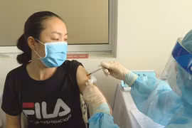 HCM City plans to administer third COVID-19 vaccine shot from Dec. 10