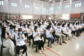 National hero pilot and astronaut inspires Hanoi students