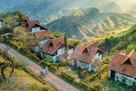Holidaymakers favour hi-end resorts for Tet