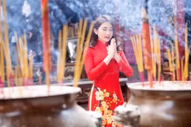 Lunar New Year visit to pagodas - long-lived tradition 