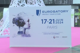 Vietnam attends int’l defence, security exhibition in Paris