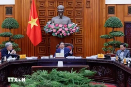 Prime Minister Pham Minh Chinh works with permanent cabinet members on December 5. (Photo: VNA)