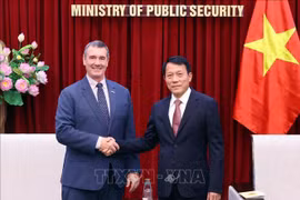 Deputy Minister of Public Security Sen. Lieut. Gen Luong Tam Quang (R) and Administrator of the Transportation Security Administration under the US Department of Homeland Security David Pekoske (Photo: VNA)