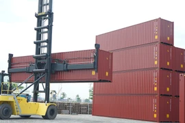 Steel giant Hoa Phat Group has delivered the first batch of over 500 40ft high cube containers to US-based SeaCube Container Leasing. (Photo: VNA)