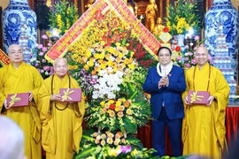 Prime Minister Pham Minh Chinh at Quan Su Pagoda on May 22 (Photo: VNA)