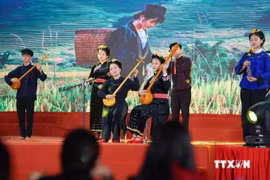 Then singing is a traditional folk art form and spiritual ritual practiced by the Tay, Nung, and Thai ethnic minority groups. (Photo: VNA)