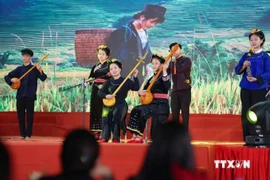 Then singing is a traditional folk art form and spiritual ritual practiced by the Tay, Nung, and Thai ethnic minority groups. (Photo: VNA)