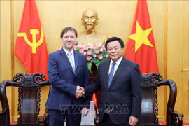 Director of the Ho Chi Minh National Academy of Politics (HCMA) and Chairman of the Central Theory Council Nguyen Xuan Thang (R) and Ambassador of Hungary Baloghdi Tibor (Photo: VNA)