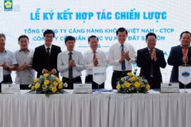 At the signing ceremony (Photo: VNA)