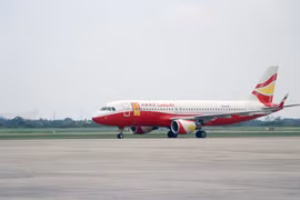 Cat Bi Intẻnational Airports welcomes the first flight from Lijiang, China's Yunnan province on June 15. (Photo: VNA)