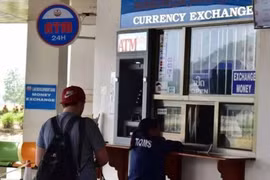 Foreign currency trade is not allowed at unauthorised establishments in Laos. (Photo: Internet of Laos)