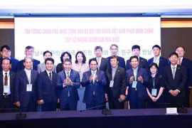 PM Pham Minh Chinh has a meeting with Korean friends with significant contributions to the bilateral relations. (Photo: VNA)