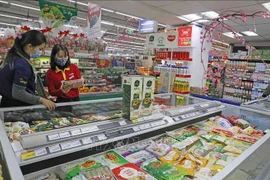 The market is now ready for Tet shopping season. (Photo: VNA)