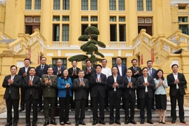 State President Luong Cuong (centre, front row) and the staff of the Supreme People's Court. (Photo: VNA)