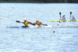 Vietnamese athletes have an excellent performance on the first day of the canoeing championship. (Photo: VNA)