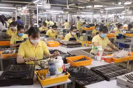 Production at handbag manufacturer Simone Vietnam Co Ltd's factory in Long An province (Photo: VNA)