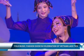 Folk music, fashion show in celebration of Vietnam-Laos ties