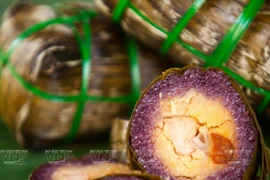 The art of making Banh Tet La Cam