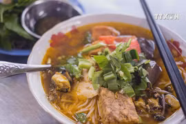 CNN suggests five of Hanoi's top noodle dishes