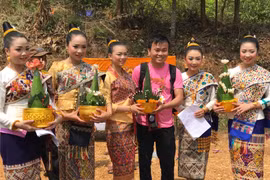 Vietnamese join Lao celebrating Bunpimay
