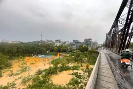 Hanoi: Rising Red River water levels pose flooding risk 