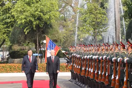 Vietnamese Party, State leader welcomed in Laos