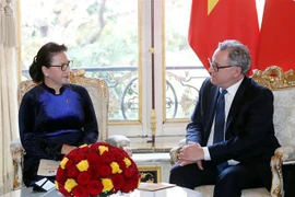 Vietnamese, French top legislators hold talks