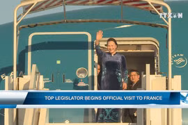 Top legislator begins official visit to France