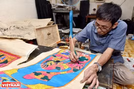 Last descendant making Hang Trong folk paintings