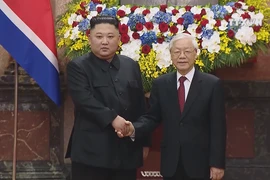 Top leader welcomes, holds talks with DPRK Chairman