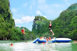  Quang Binh cave festival opens with art performance 