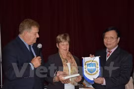 Fundraising for AO victims takes place in France