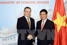 Deputy PM Minh holds talks with Czech Foreign Minister