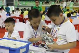 Vietnamese students win prizes at int’l Robothon competition