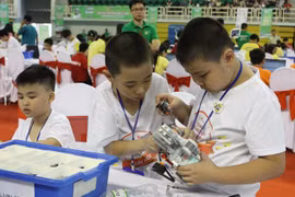 Vietnamese students win prizes at int’l Robothon competition