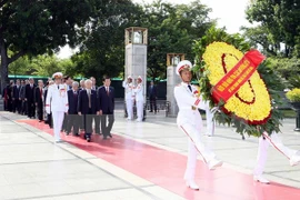 Leaders pay homage to President Ho Chi Minh, heroic martyrs