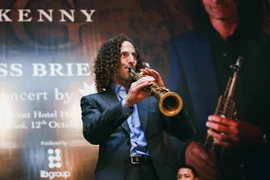 Battery Dance, Saxophone artist Kenny G perform in Vietnam