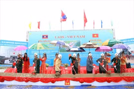 Vietnam helps Laos develop border guard forces