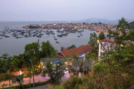 Thanh Hoa: Nghi Son island commune at the sunset