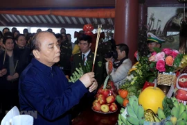 PM offers incense in memory of President Ho Chi Minh