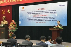 Samsung helps Vietnam train 200 molding technicians